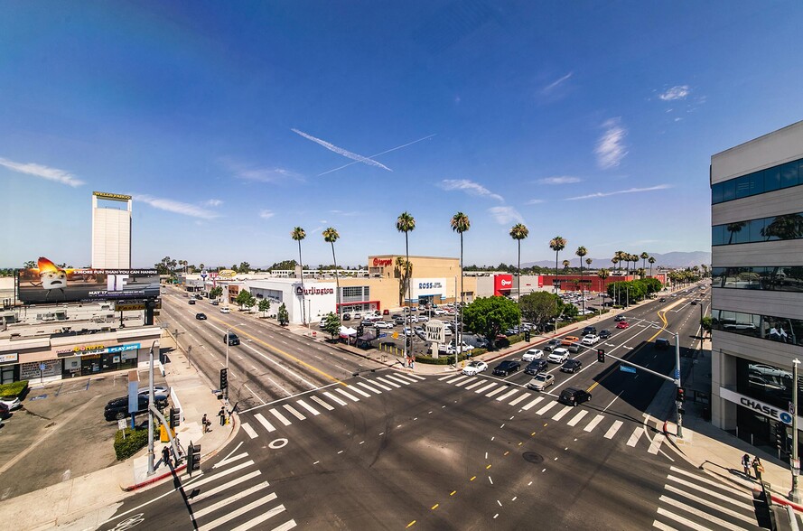 6350 Laurel Canyon Blvd, North Hollywood, CA for rent - Building Photo - Image 3 of 12