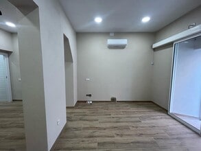 Retail in Madrid, Madrid to rent Interior Photo- Image 2 of 11