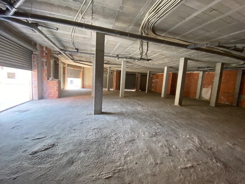 Retail in València, Valencia to rent - Building Photo - Image 3 of 9