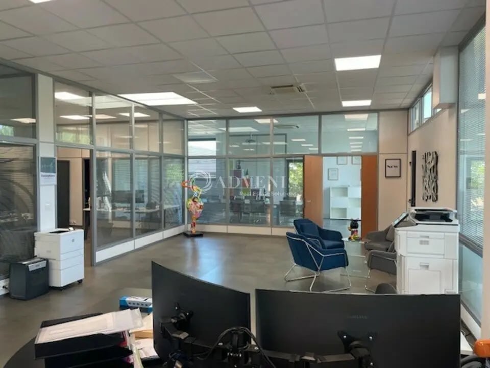 Location Bureaux 347 m² - Photo 1
