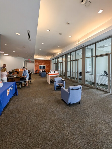 4249-4251 Wisconsin Ave NW, Washington, DC for sale - Interior Photo - Image 3 of 7