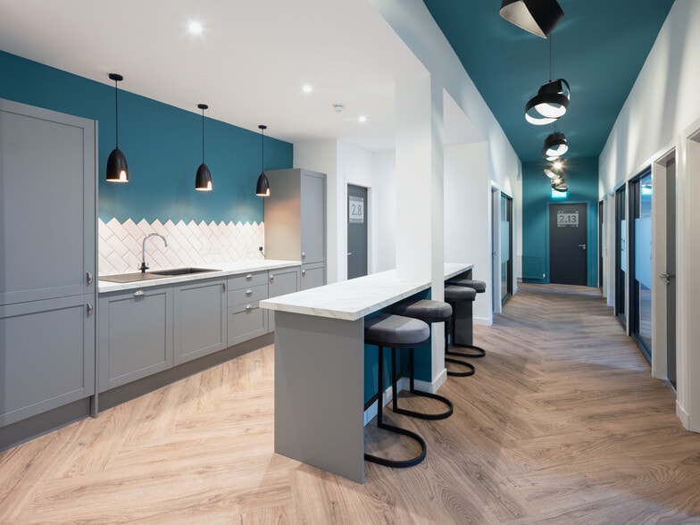 54 Cook St, Glasgow to rent - Interior Photo - Image 2 of 13