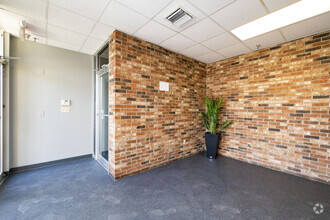 5806 N 53rd St, Tampa, FL for rent Lobby- Image 2 of 28