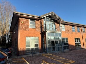 Ruddington Ln, Nottingham to rent Building Photo- Image 2 of 6