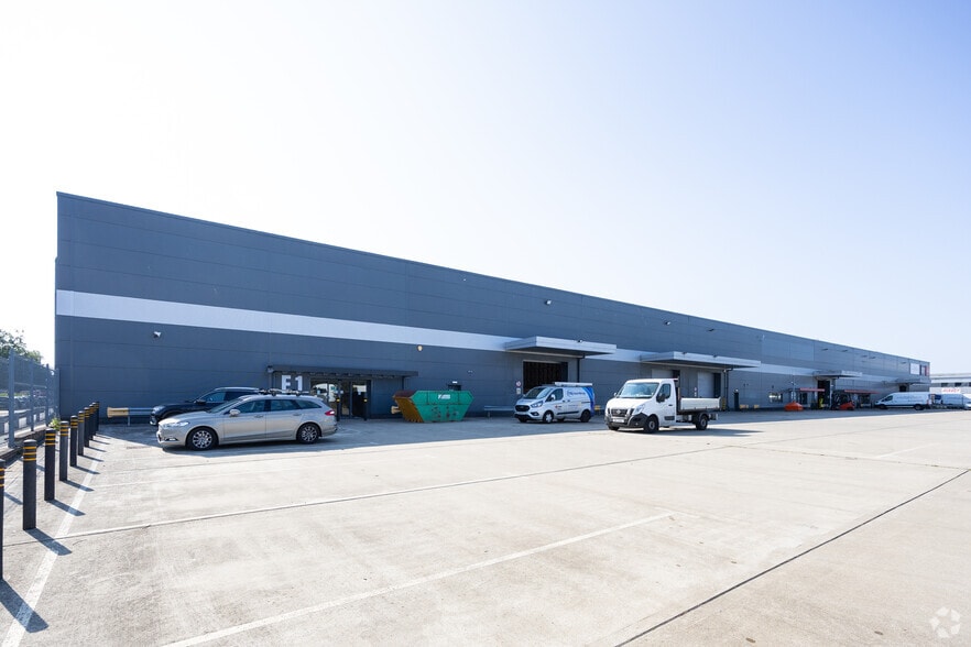 Bircholt Rd, Maidstone to rent - Building Photo - Image 3 of 4