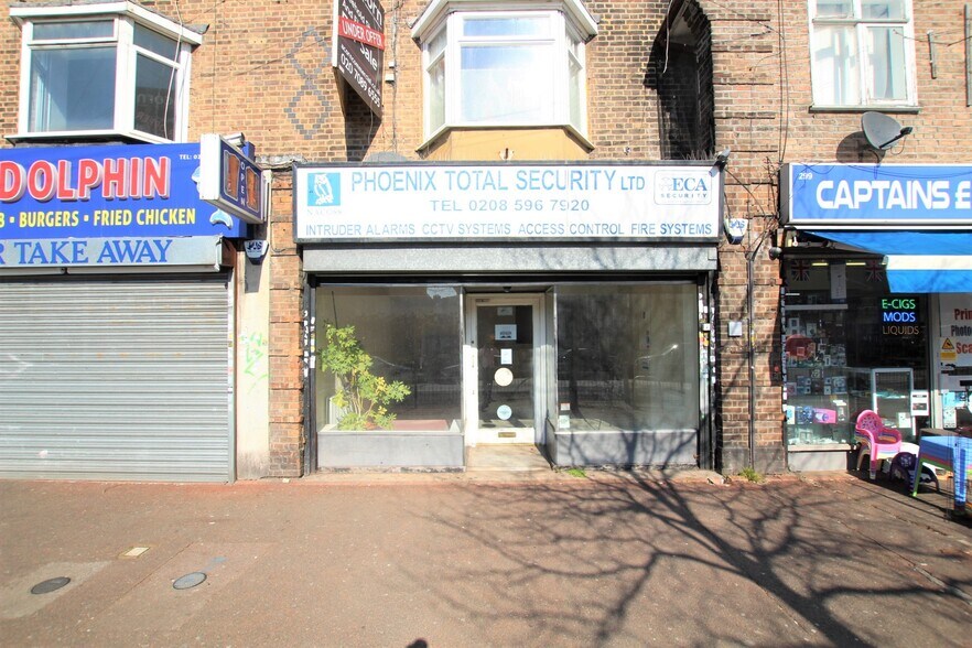 297 Wood Ln, Dagenham, RM8 3NH UK