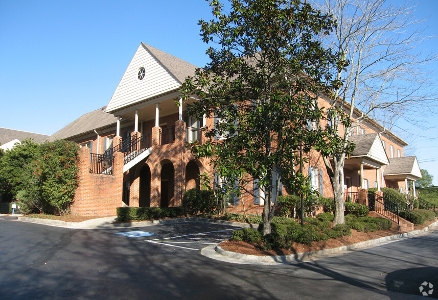 1776 Old Spring House Ln, Dunwoody, GA for rent - Building Photo - Image 3 of 23