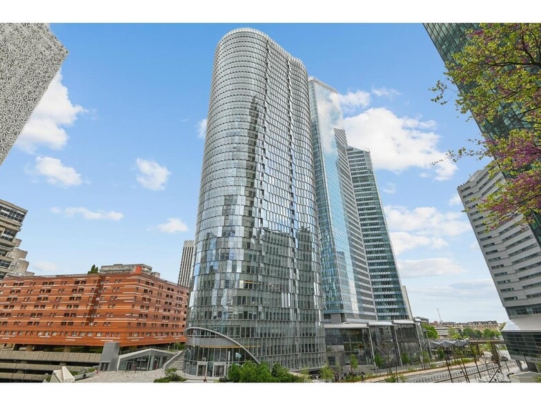 4 Place Des Saisons, Courbevoie to rent - Building Photo - Image 1 of 21