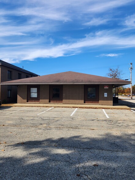 240 Airport Rd, Concord, NH for rent - Building Photo - Image 1 of 9