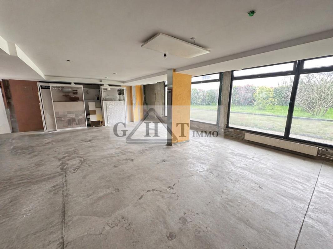 Retail in Alfortville to rent Interior Photo- Image 1 of 8