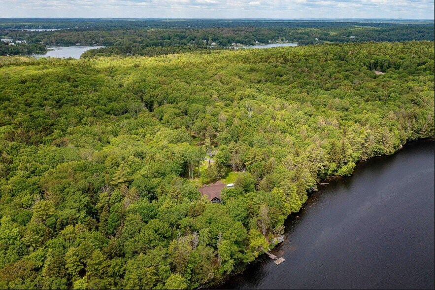 37 Whale Rock Rd, Boothbay 04537 UK