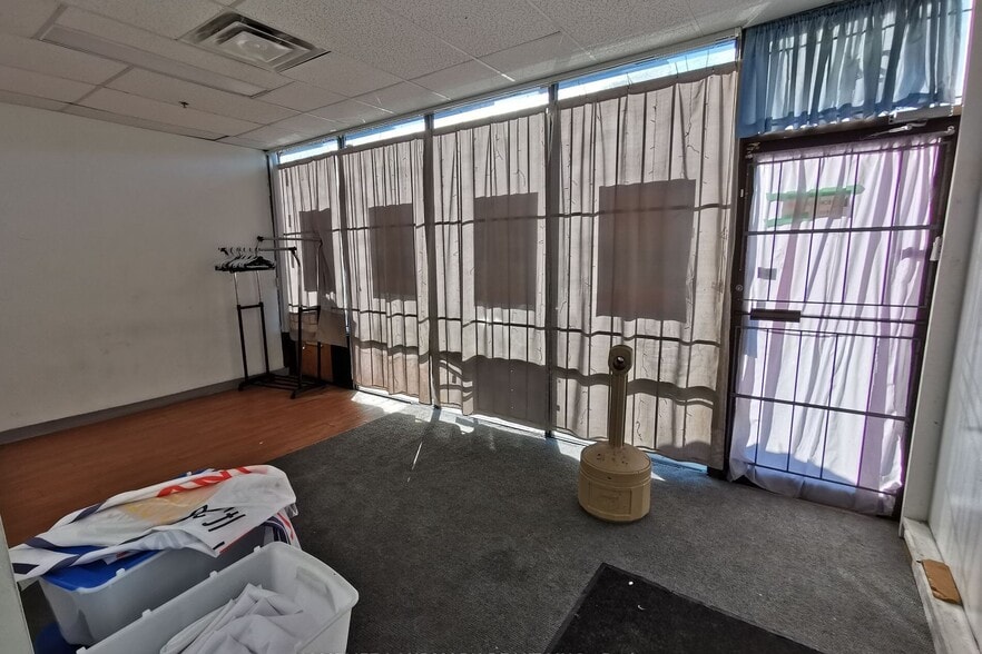 50 Weybright Ct, Toronto, ON to rent - Interior Photo - Image 2 of 3