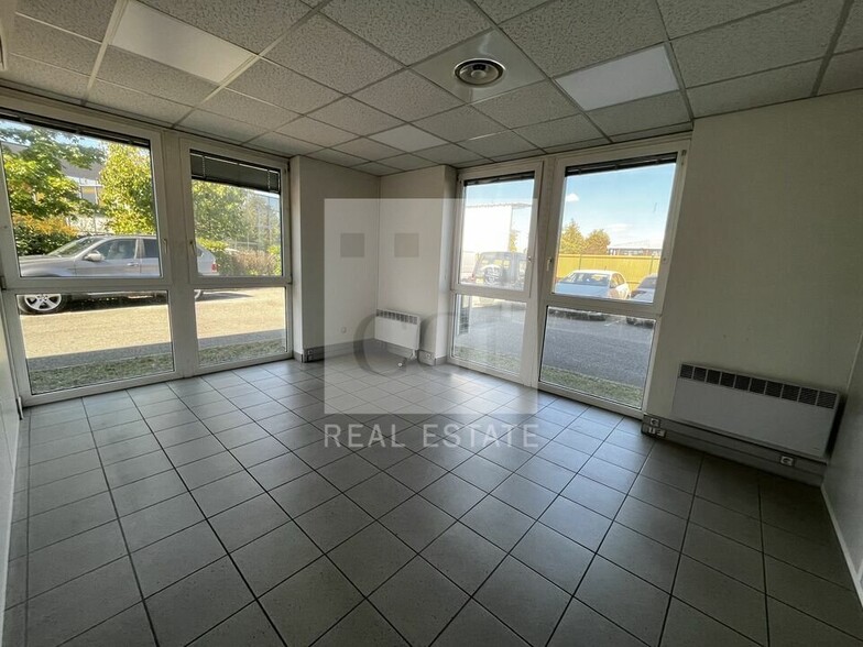 25 Rue Du 35eme Regiment D'Aviation, Bron for sale - Interior Photo - Image 3 of 8