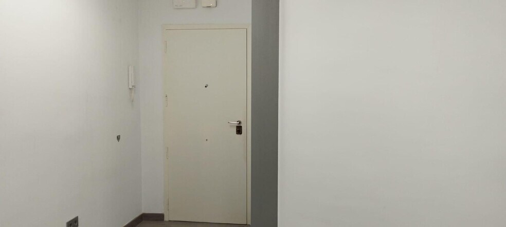 Office in Manresa, Barcelona to rent - Building Photo - Image 2 of 4
