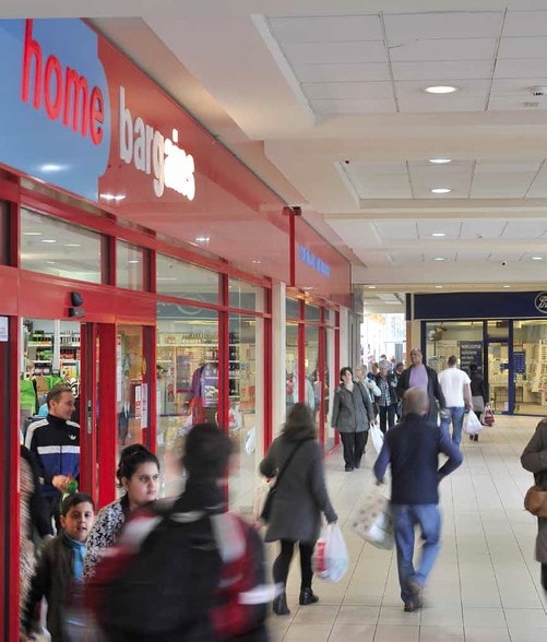 Burton Pl, Burton On Trent to rent - Interior Photo - Image 3 of 7