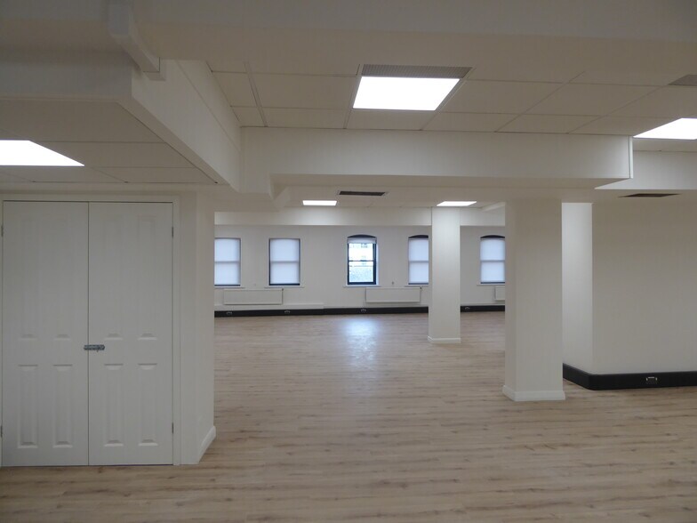 13 Queen Sq, Bristol to rent - Interior Photo - Image 3 of 14