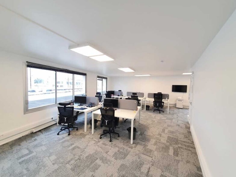 26 Rue Jacques Dulud, Neuilly-sur-Seine to rent - Building Photo - Image 3 of 7