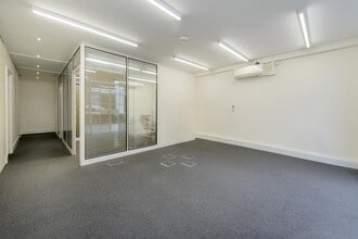 115A Glenthorne Rd, London to rent Interior Photo- Image 1 of 6