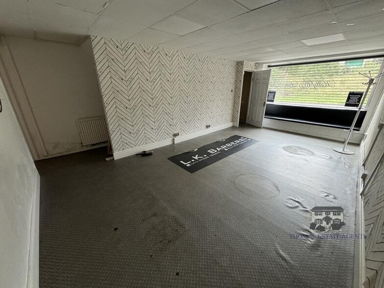 75 Dunraven St, Tonypandy to rent - Interior Photo - Image 2 of 4