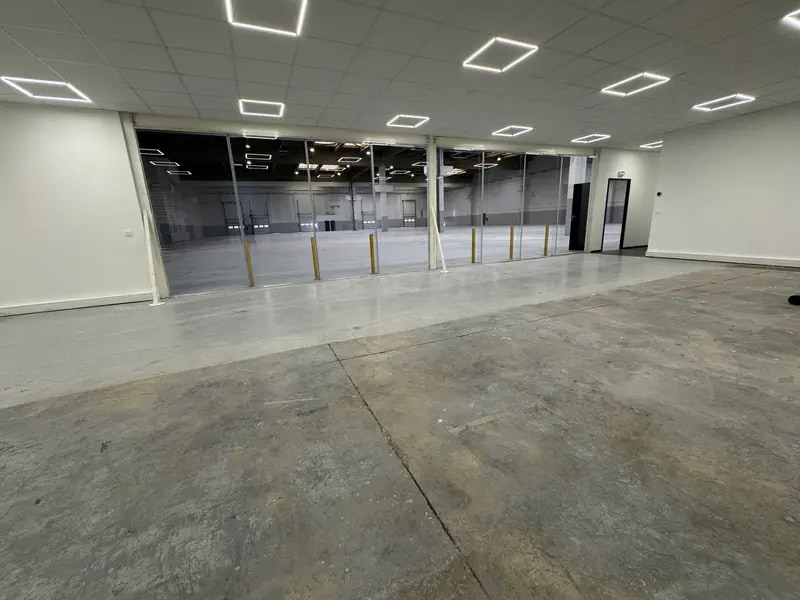 Light Industrial in Saint-Ouen-l'Aumône to rent Interior Photo- Image 1 of 10