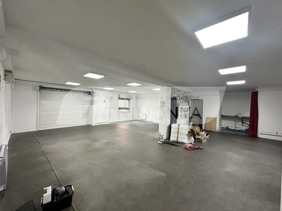 Location Commerce 101 m² - Photo 1