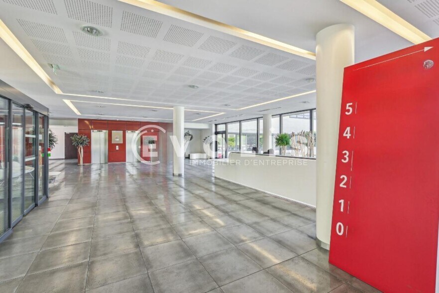 Office in Rosny-sous-Bois to rent - Lobby - Image 3 of 14