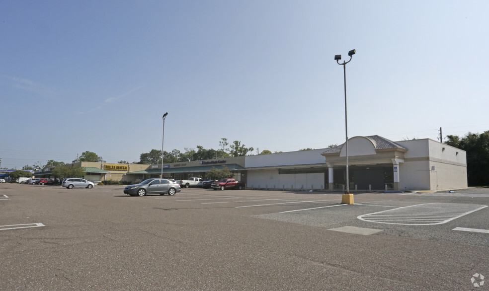 5501-5541 Roosevelt Blvd, Jacksonville, FL for sale - Building Photo - Image 1 of 1