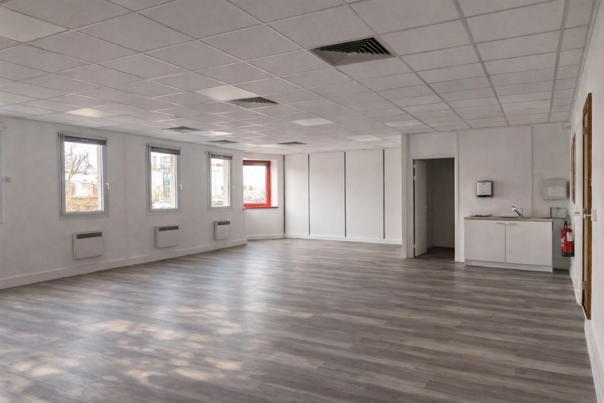 Office in Lyon to rent Interior Photo- Image 1 of 7