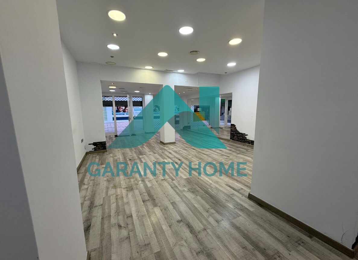 Retail in Cáceres, Cáceres to rent Interior Photo- Image 1 of 7