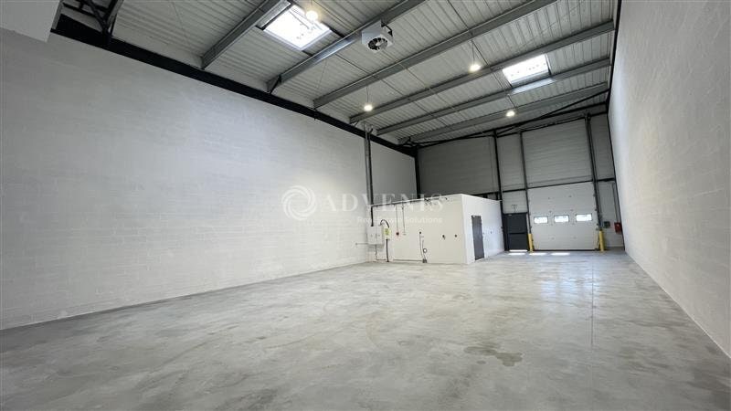 Light Industrial in Savigny-le-Temple to rent - Building Photo - Image 2 of 11