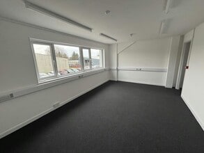 Kestrel Clos, Bridgend to rent Interior Photo- Image 2 of 3