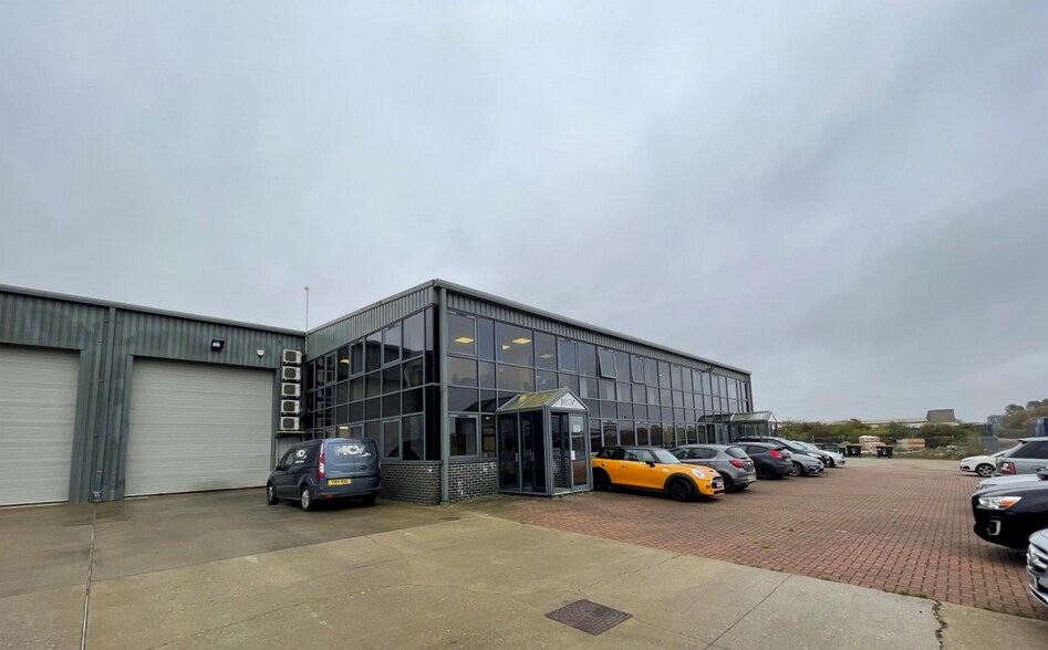 3 Stirling Way, Ely to rent - Building Photo - Image 2 of 2