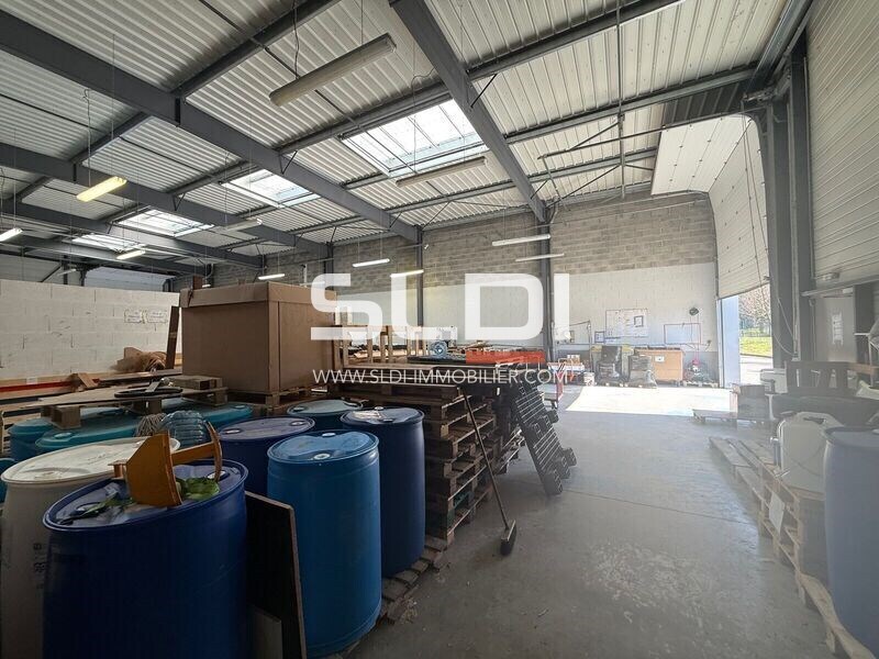 Light Industrial in Bourgoin-Jallieu to rent Interior Photo- Image 1 of 8