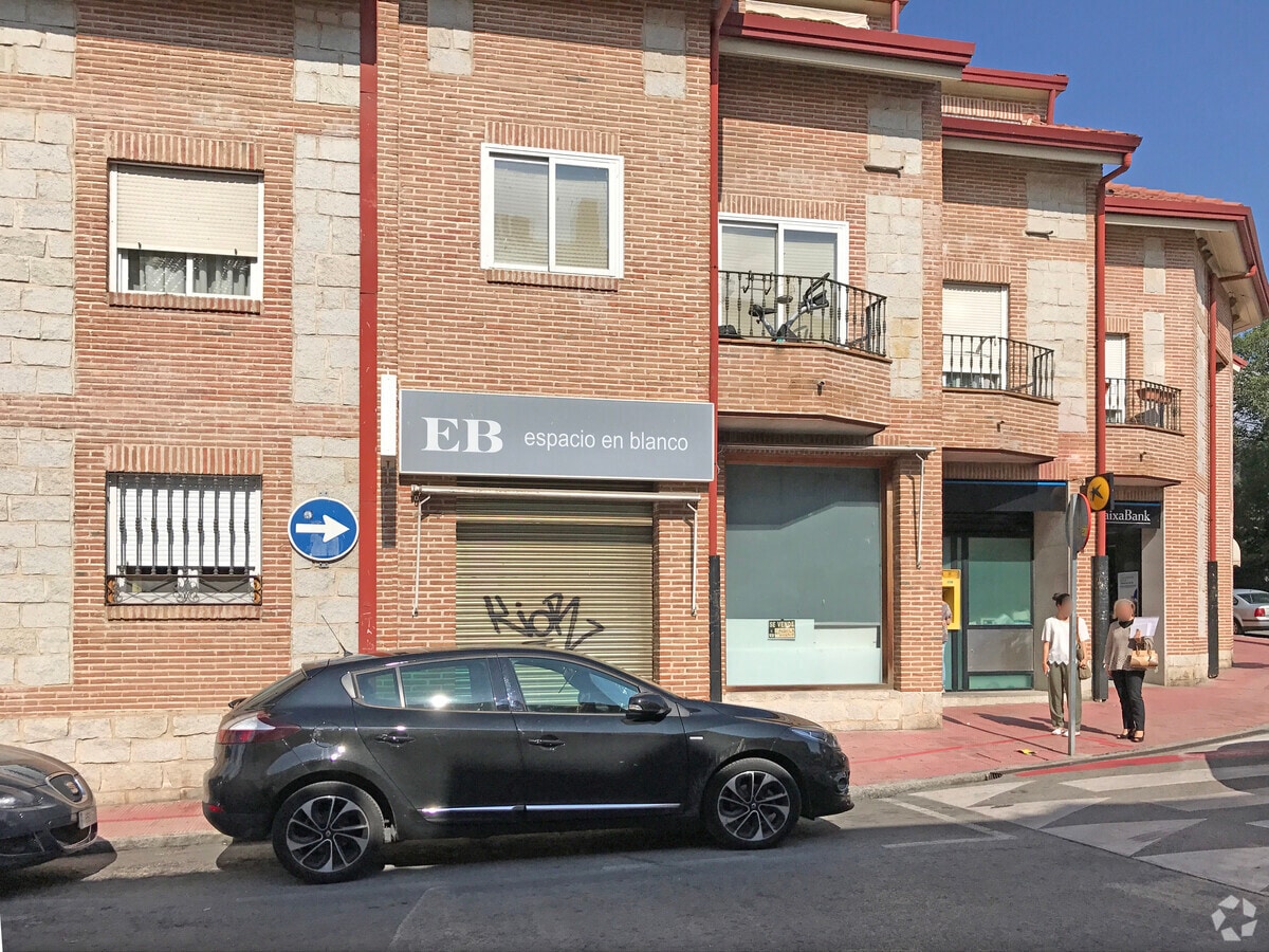 Plaza de Francisco Rabal, 1, Alpedrete, MAD 28430 - Unit Puerta 06, Esc. 7 -  - Interior Photo - Image 2 of 3