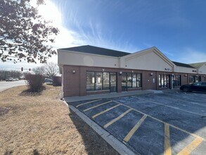 104-128 Eastgate Dr, Algonquin, IL to rent Building Photo- Image 1 of 4