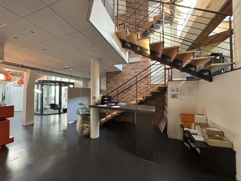 Office in Annecy for sale - Lobby - Image 3 of 7