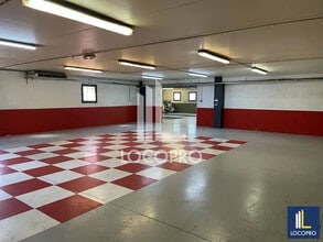 Light Industrial in Plan-de-Cuques to rent Interior Photo- Image 2 of 8