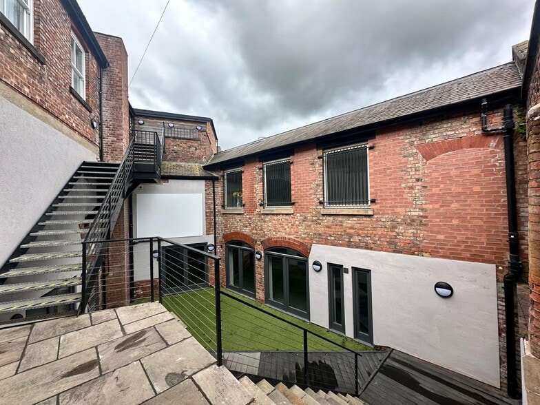 70 Stamford New Rd, Altrincham for rent - Building Photo - Image 1 of 1