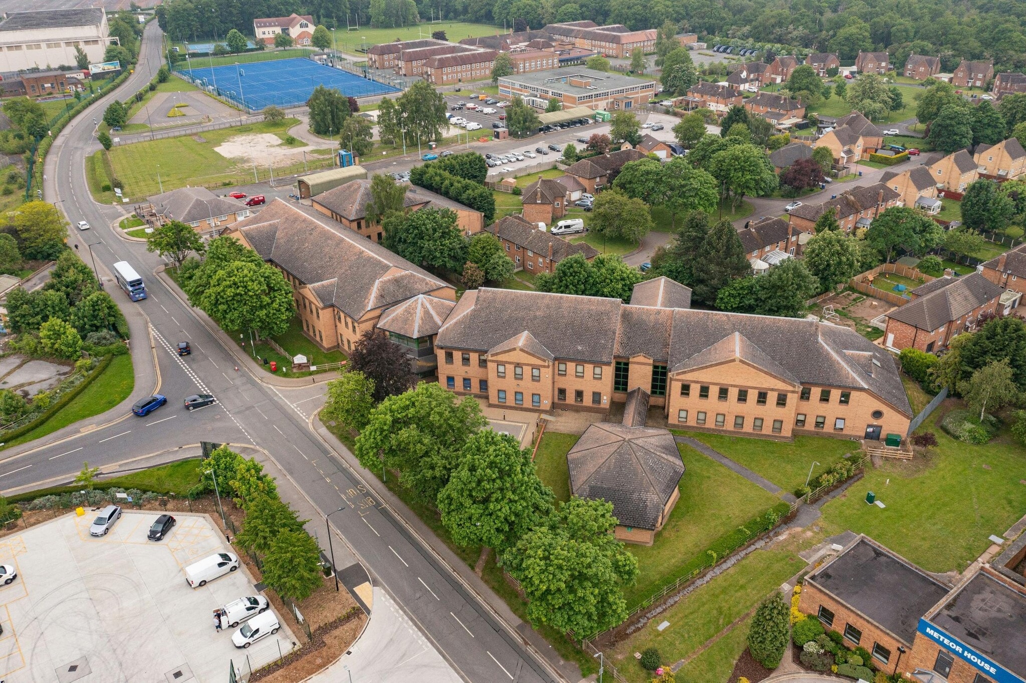 First Ave, Doncaster to rent Building Photo- Image 1 of 13