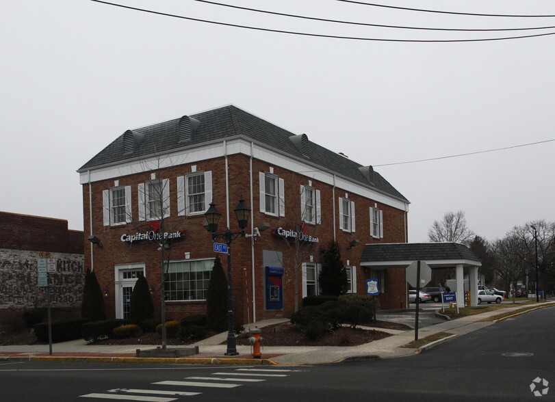 140 E Main St, Riverhead, NY for sale - Primary Photo - Image 1 of 1