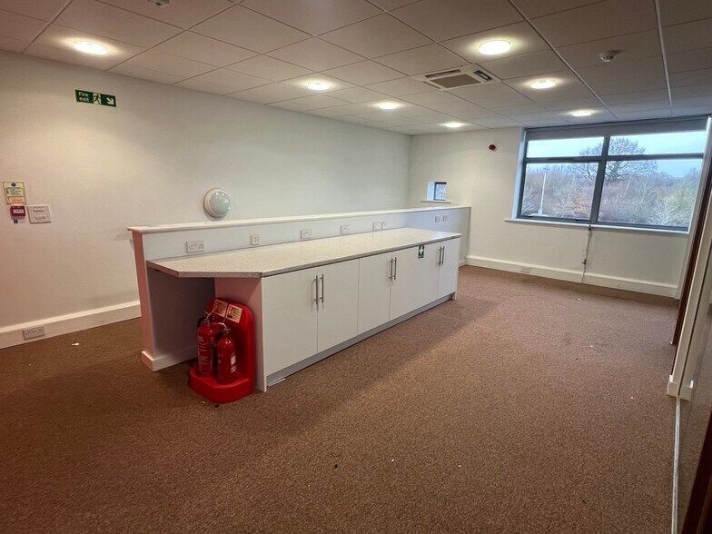 G7 Mellors Rd, Nottingham to rent - Interior Photo - Image 2 of 8