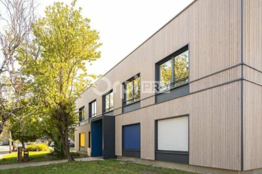 33 Avenue Du Docteur Georges Lévy, Vénissieux to rent - Building Photo - Image 3 of 30