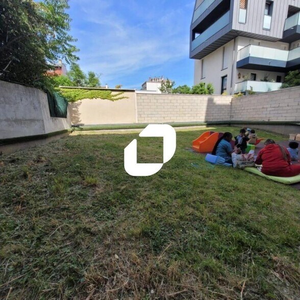 8 Rue Edouard Naud, Issy-les-Moulineaux to rent - Building Photo - Image 2 of 13
