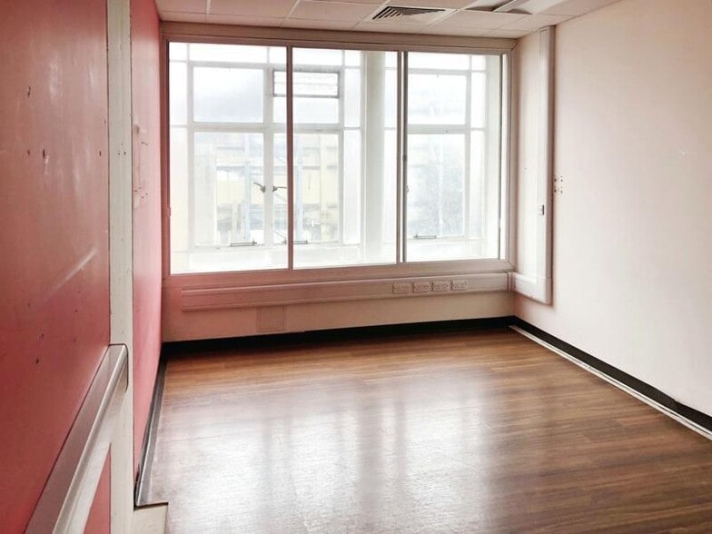 General Gordon Pl, London to rent - Building Photo - Image 3 of 6