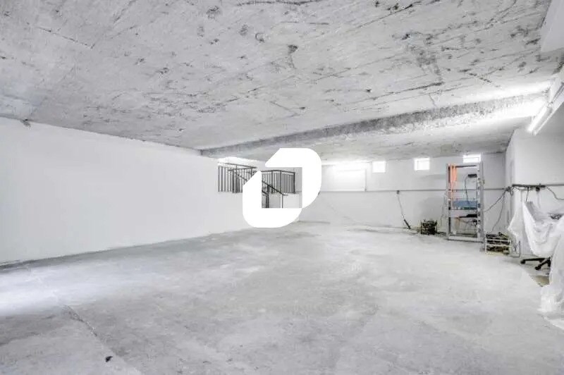 19 Rue Pasteur, Suresnes to rent - Interior Photo - Image 2 of 2
