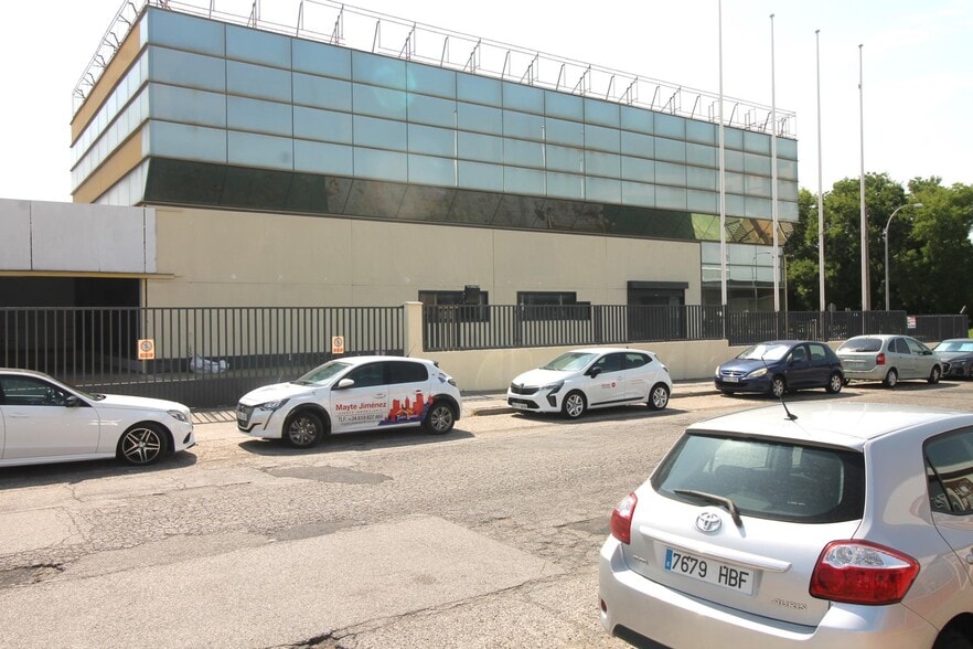 Calle Edison, 17, Getafe, Madrid to rent - Building Photo - Image 3 of 18
