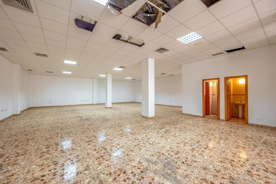 Calle de Felipe II, 20, Santa Lucía de Tirajana, Las Palmas for sale - Interior Photo - Image 3 of 21