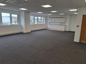 Mead Ln, Hertford to rent Interior Photo- Image 2 of 9