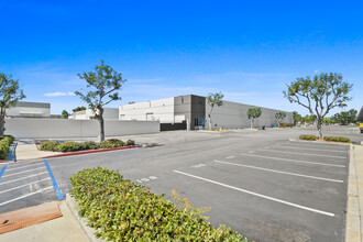 2711 S Harbor Blvd, Santa Ana, CA for rent Building Photo- Image 1 of 2