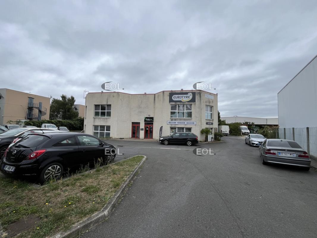 Light Industrial in Les Mureaux for sale Building Photo- Image 1 of 6